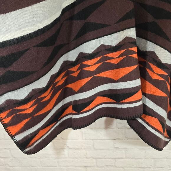 M Old Navy Womens Southwest Aztec Cozy Poncho Shawl Brown Orange Blanket Western - Picture 8 of 9
